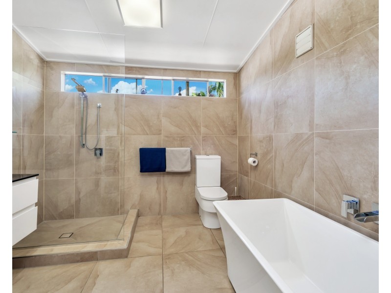 2 Albion Street, Yorkeys Knob QLD 4878