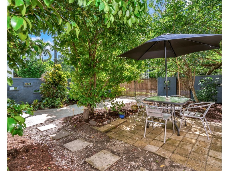 2 Albion Street, Yorkeys Knob QLD 4878