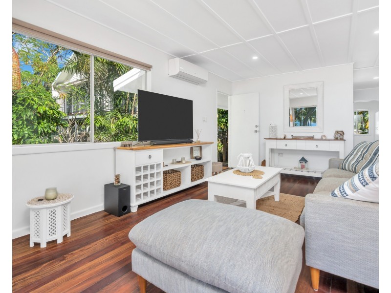 22 Poinsettia Street, Holloways Beach QLD 4878