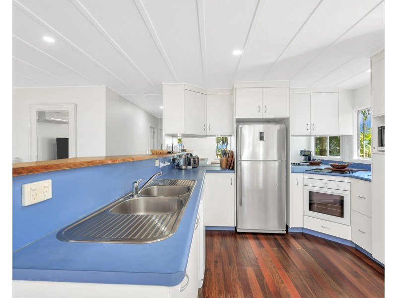 22 Poinsettia Street, Holloways Beach QLD 4878