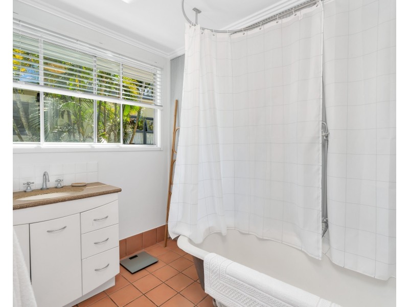 22 Poinsettia Street, Holloways Beach QLD 4878