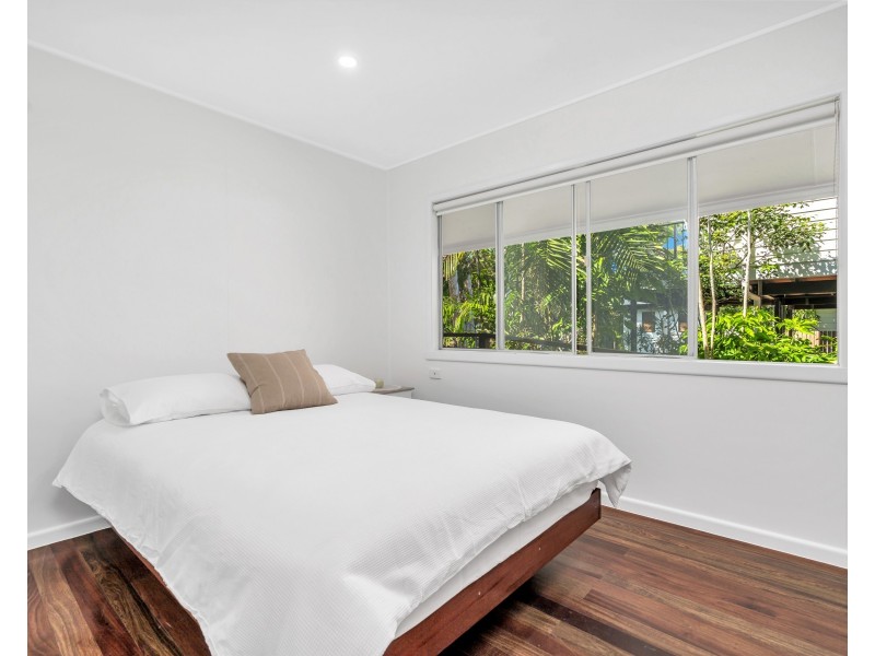 22 Poinsettia Street, Holloways Beach QLD 4878