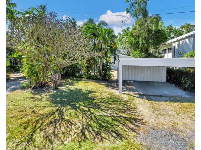 22 Poinsettia Street, Holloways Beach QLD 4878
