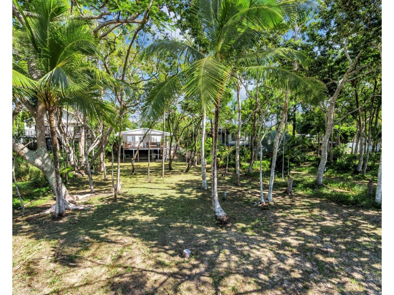 22 Poinsettia Street, Holloways Beach QLD 4878