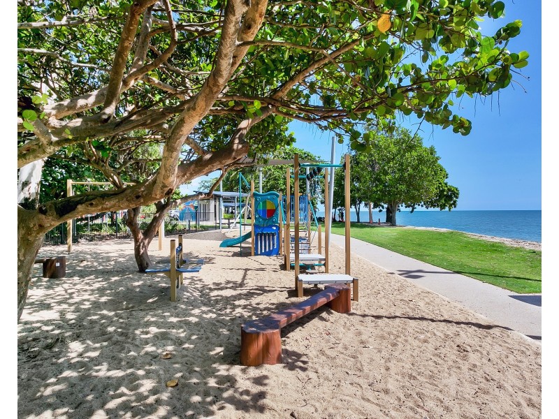 22 Poinsettia Street, Holloways Beach QLD 4878