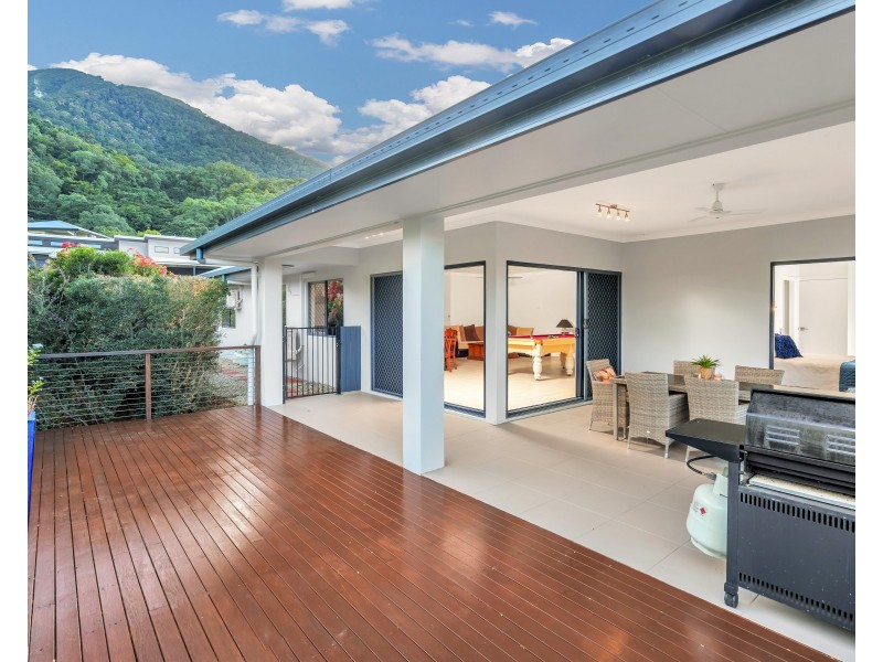 2 Buckinghamia Close, Redlynch QLD 4870