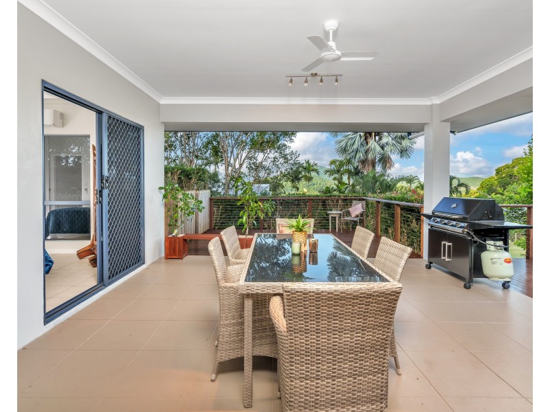 2 Buckinghamia Close, Redlynch QLD 4870