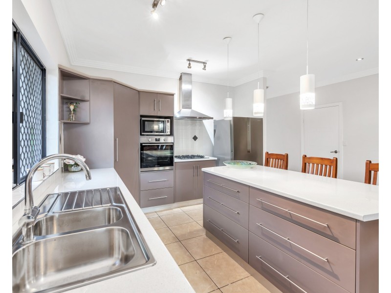 2 Buckinghamia Close, Redlynch QLD 4870