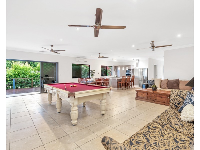 2 Buckinghamia Close, Redlynch QLD 4870