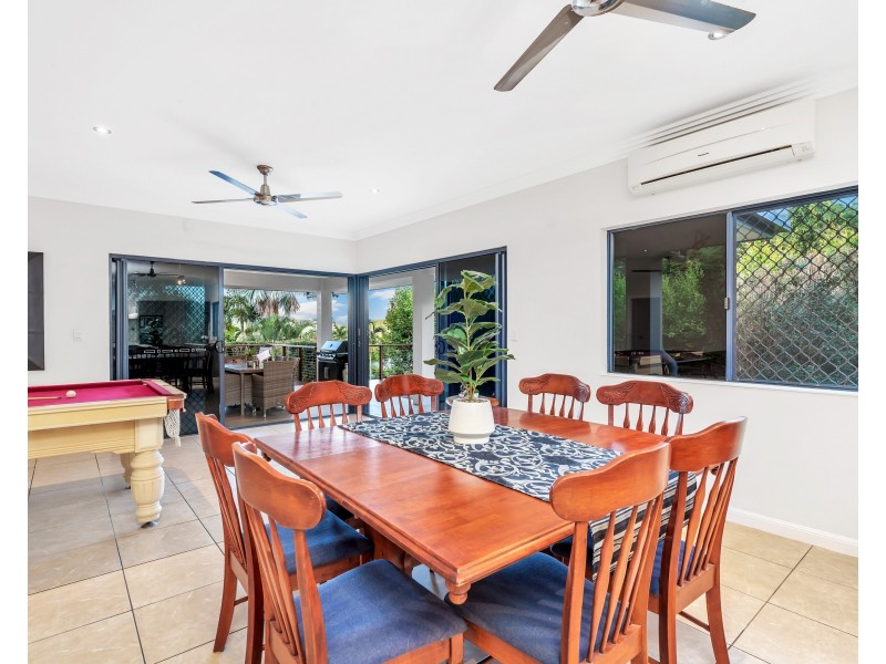 2 Buckinghamia Close, Redlynch QLD 4870