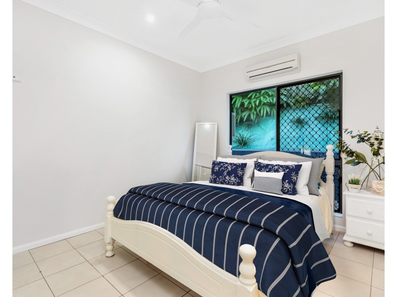 2 Buckinghamia Close, Redlynch QLD 4870