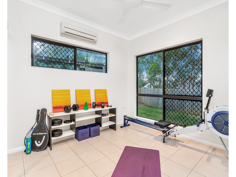 2 Buckinghamia Close, Redlynch QLD 4870