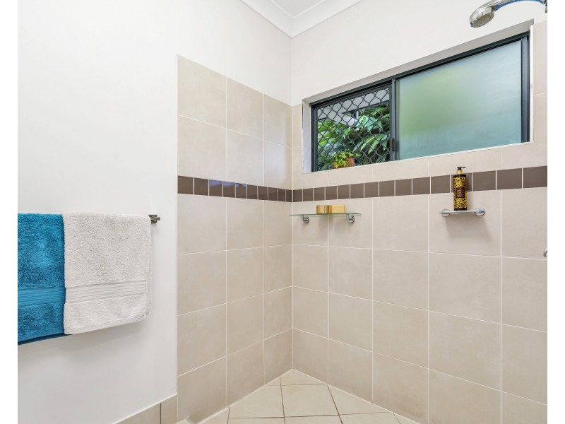 2 Buckinghamia Close, Redlynch QLD 4870