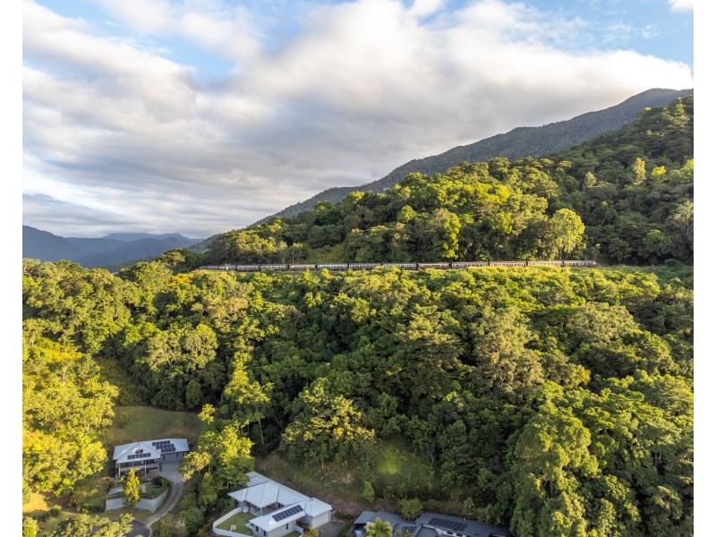 2 Buckinghamia Close, Redlynch QLD 4870