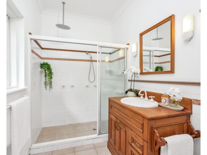 24 Oceanview Place, Mooroobool QLD 4870