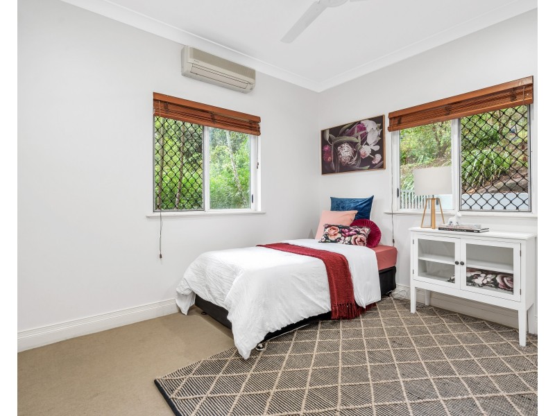 24 Oceanview Place, Mooroobool QLD 4870