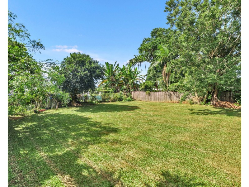 22 Dunbar Street, Mooroobool QLD 4870