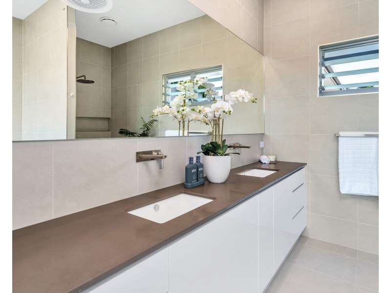 68 The Peak Road, Cairns QLD 4870