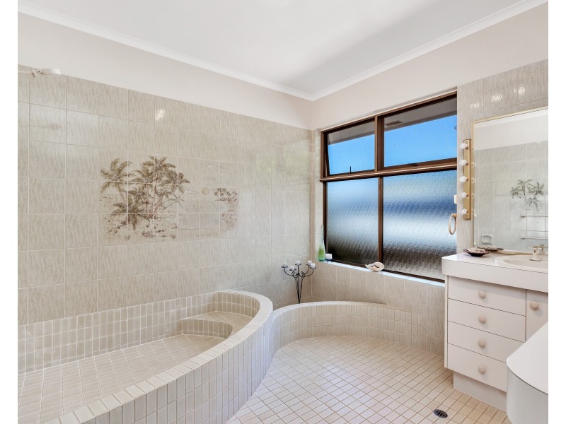 12 Bayview Street, Bayview Heights QLD 4868