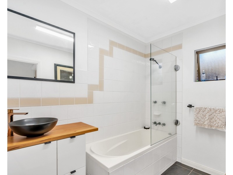 12 Bayview Street, Bayview Heights QLD 4868