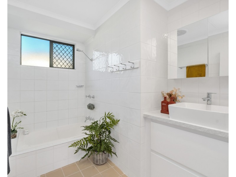 42 Cambrian Avenue, Smithfield QLD 4878