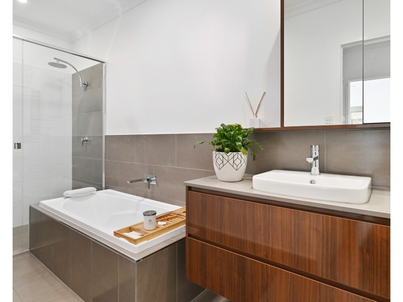 74 Edge Court, Manoora QLD 4870