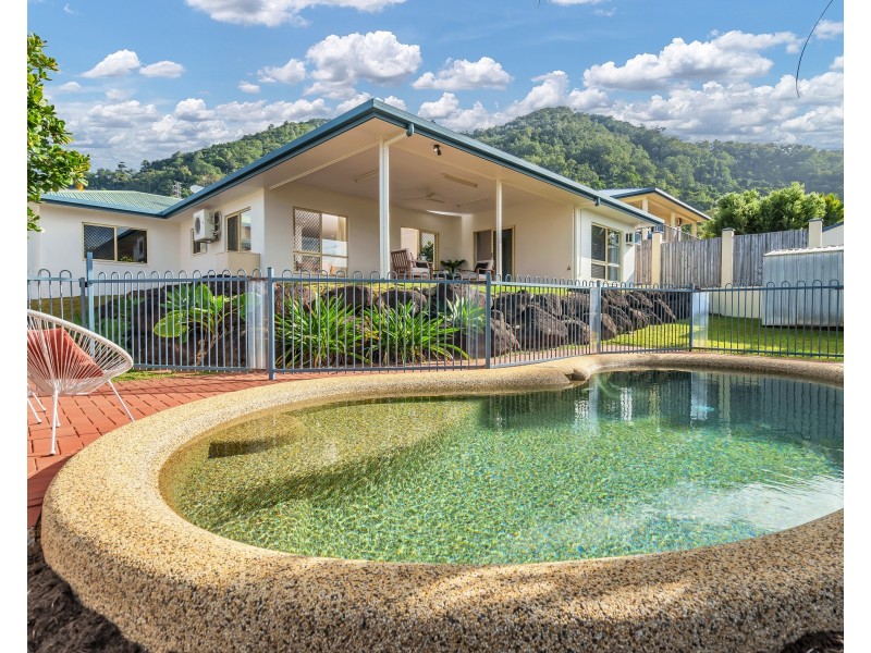 10 Sweetlip Close, Kanimbla QLD 4870
