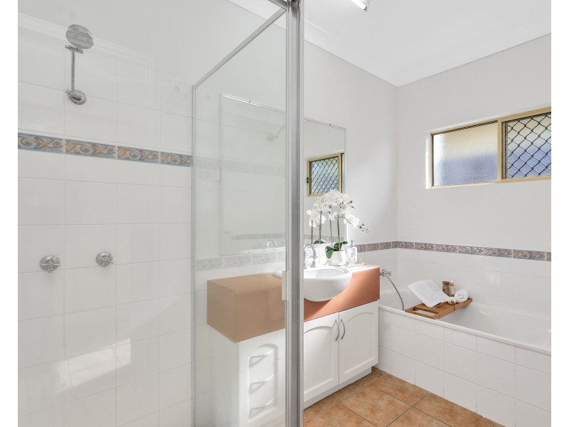 10 Sweetlip Close, Kanimbla QLD 4870