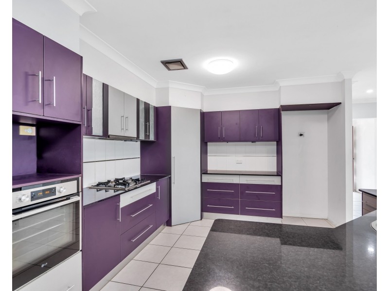 8 Hussar Close, Kanimbla QLD 4870