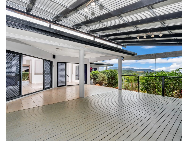 8 Hussar Close, Kanimbla QLD 4870