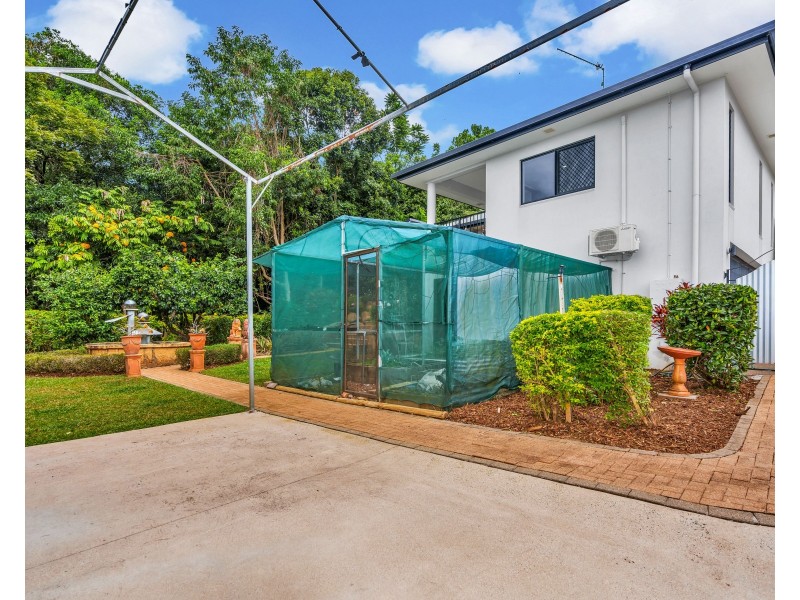 8 Hussar Close, Kanimbla QLD 4870