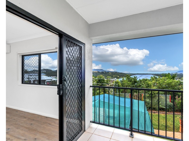 8 Hussar Close, Kanimbla QLD 4870