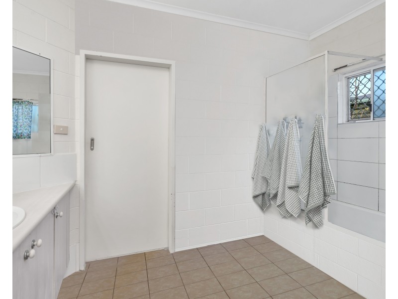 52 Bathurst Drive, Bentley Park QLD 4869