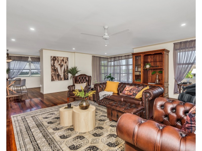 32 Sommerville Crescent, Whitfield QLD 4870