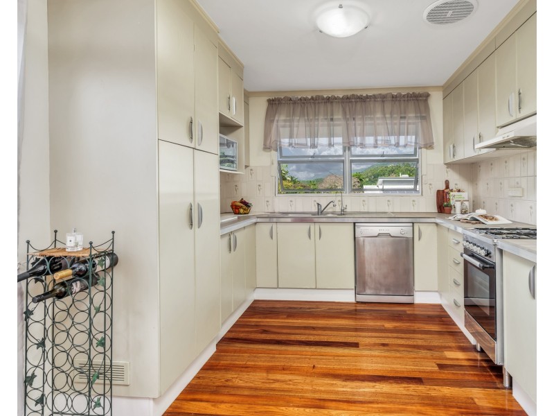 32 Sommerville Crescent, Whitfield QLD 4870