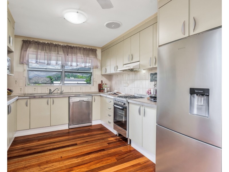 32 Sommerville Crescent, Whitfield QLD 4870
