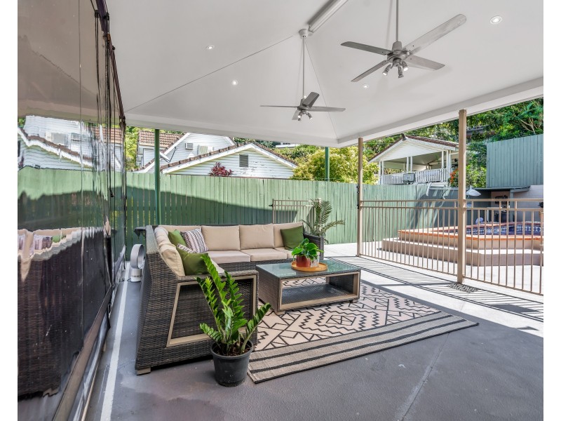 32 Sommerville Crescent, Whitfield QLD 4870