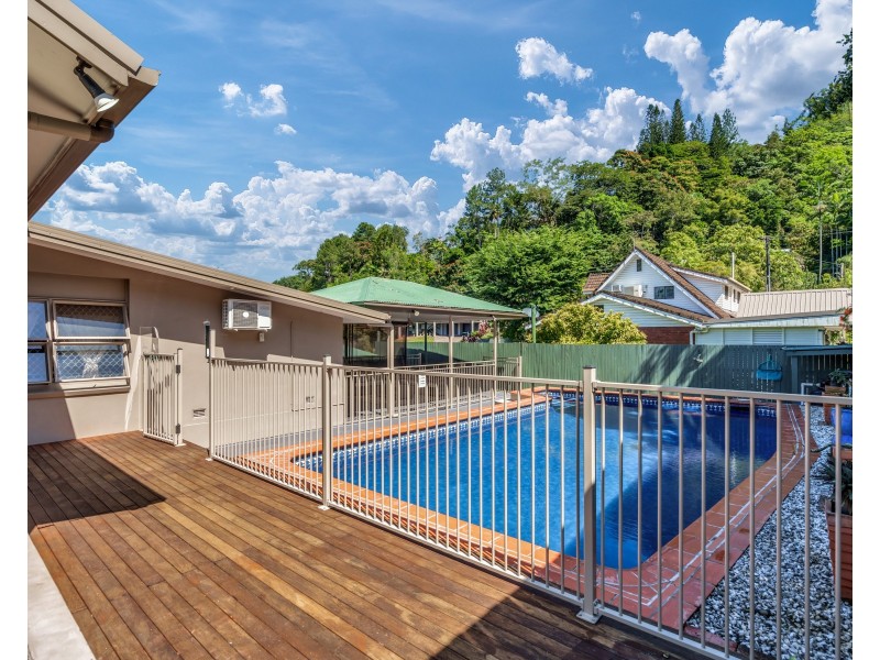 32 Sommerville Crescent, Whitfield QLD 4870