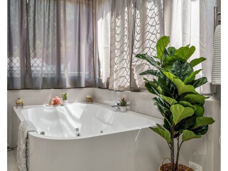 32 Sommerville Crescent, Whitfield QLD 4870