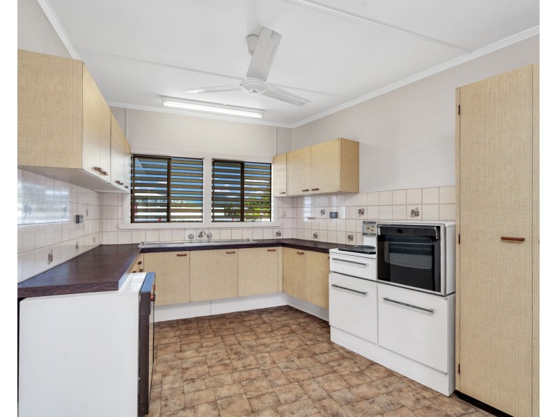 120 Mcleod Street, Cairns City QLD 4870