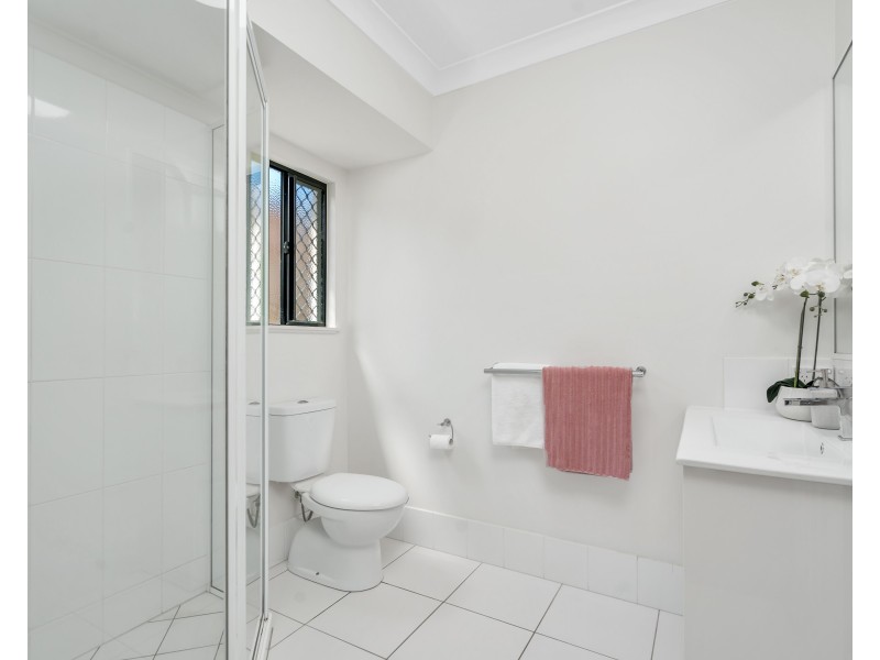 46 City View Crescent, Mooroobool QLD 4870