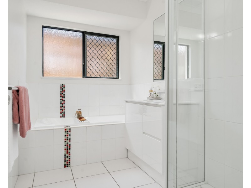 46 City View Crescent, Mooroobool QLD 4870