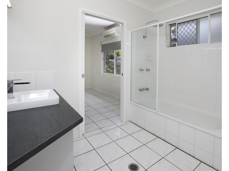 23 Dodd Court, Mooroobool QLD 4870