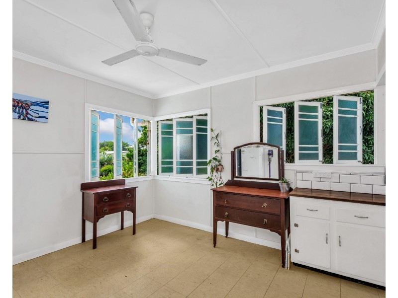 18 Cominos Place, Manunda QLD 4870