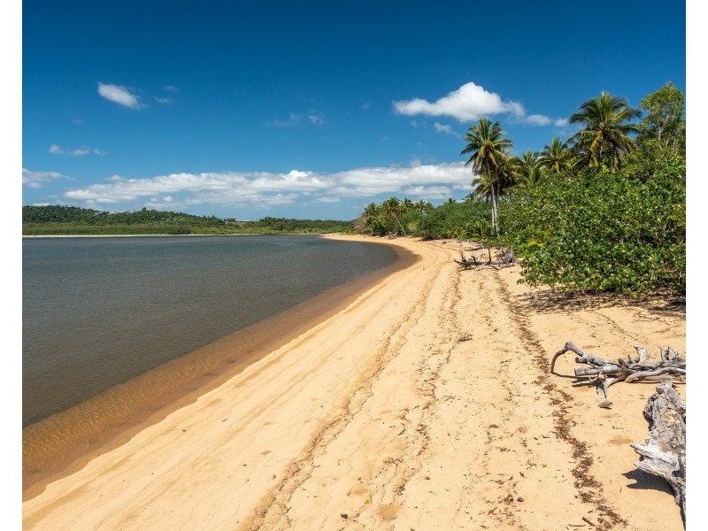 94 Bay Road, Coconuts QLD 4860