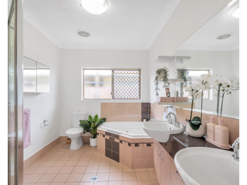14 Sandover Close, Bentley Park QLD 4869