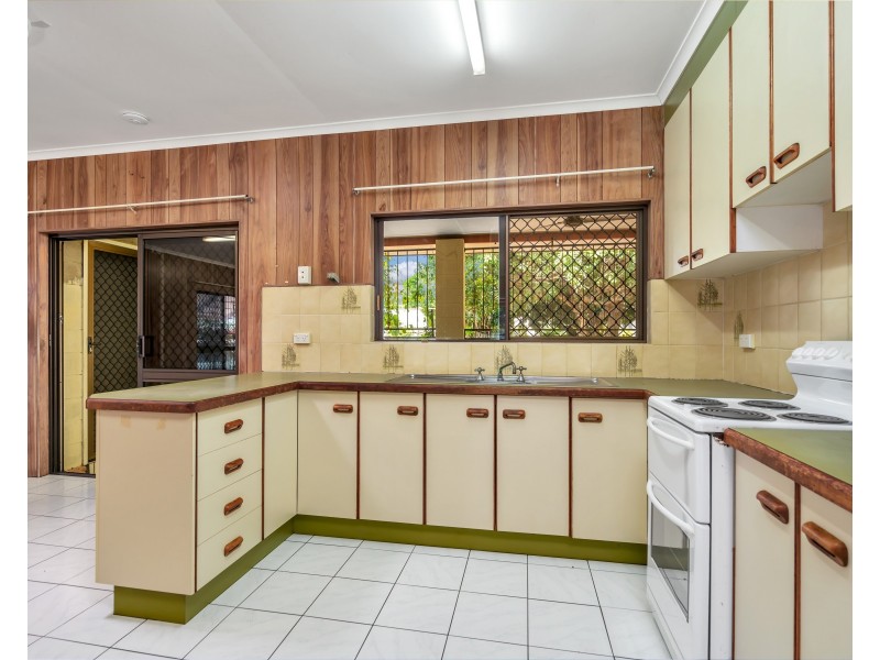 189 Swallow Street, Mooroobool QLD 4870