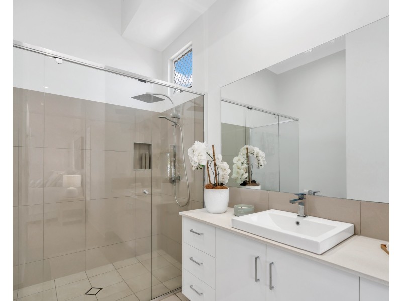 62 McFarlane Drive, Kanimbla QLD 4870