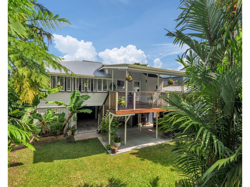 30 Rowe Street, Earlville QLD 4870