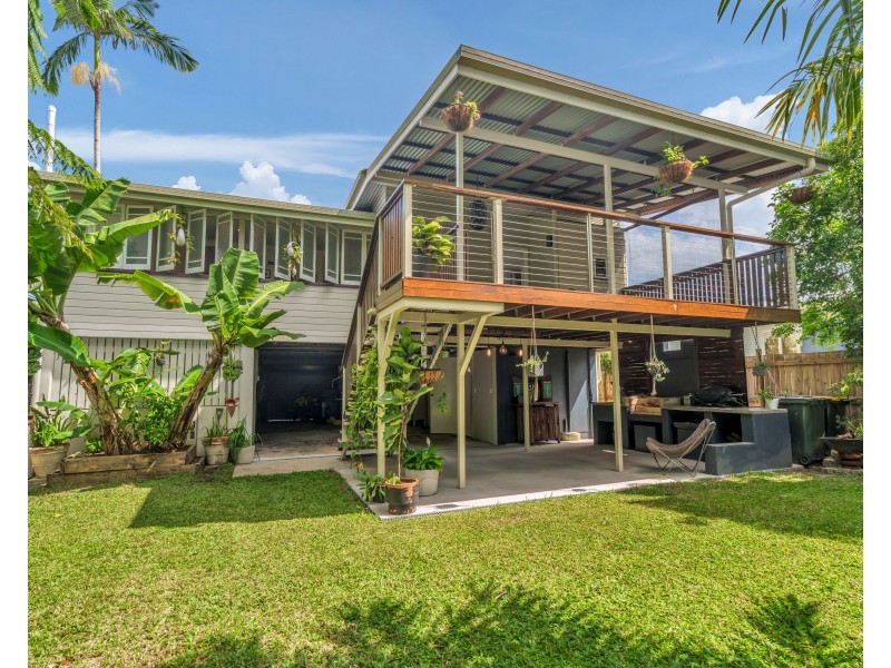 30 Rowe Street, Earlville QLD 4870